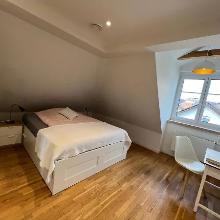 Schoene Altbauwohnung Mit Grosser Dachterrasse Fuer Bis Zu 8 Personen *