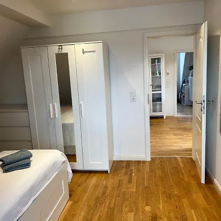Schoene Altbauwohnung Mit Grosser Dachterrasse Fuer Bis Zu 8 Personen * 로라흐