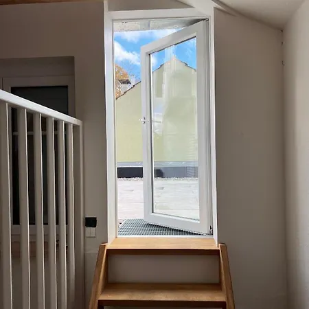 Schoene Altbauwohnung Mit Grosser Dachterrasse Fuer Bis Zu 8 Personen شقة *
