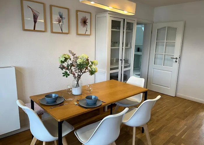 Schoene Altbauwohnung Mit Grosser Dachterrasse Fuer Bis Zu 8 Personen