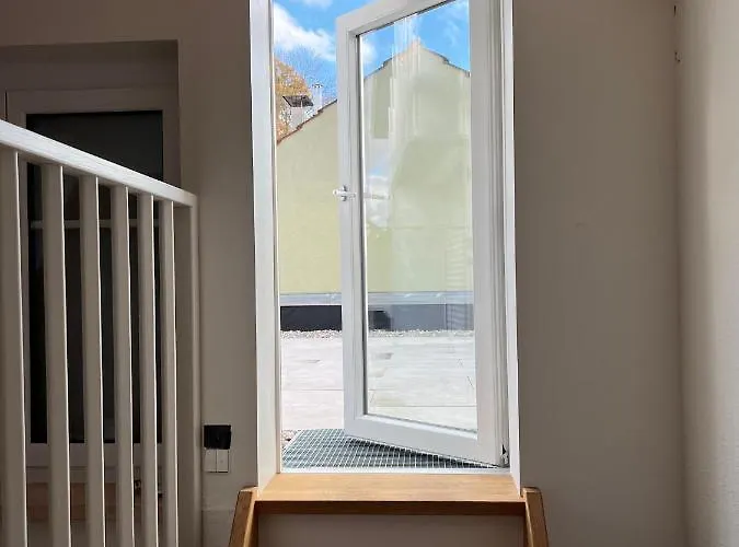 Schoene Altbauwohnung Mit Grosser Dachterrasse Fuer Bis Zu 8 Personen Διαμέρισμα *