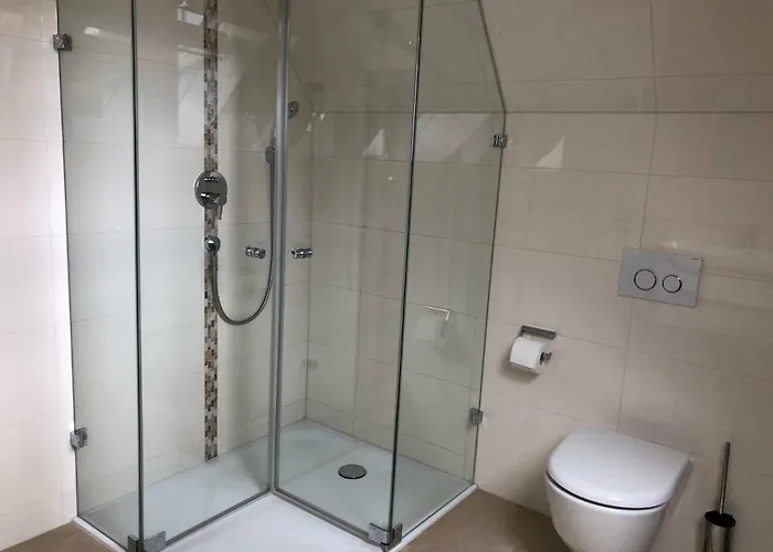 Schoene Altbauwohnung Mit Grosser Dachterrasse Fuer Bis Zu 8 Personen Διαμέρισμα *